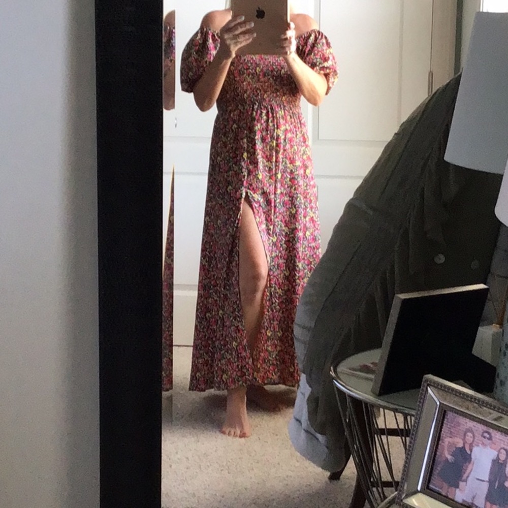 Maxi dress with slit